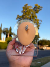 Load image into Gallery viewer, Hinged flower belly ring
