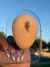 Load image into Gallery viewer, Hinged flower belly ring

